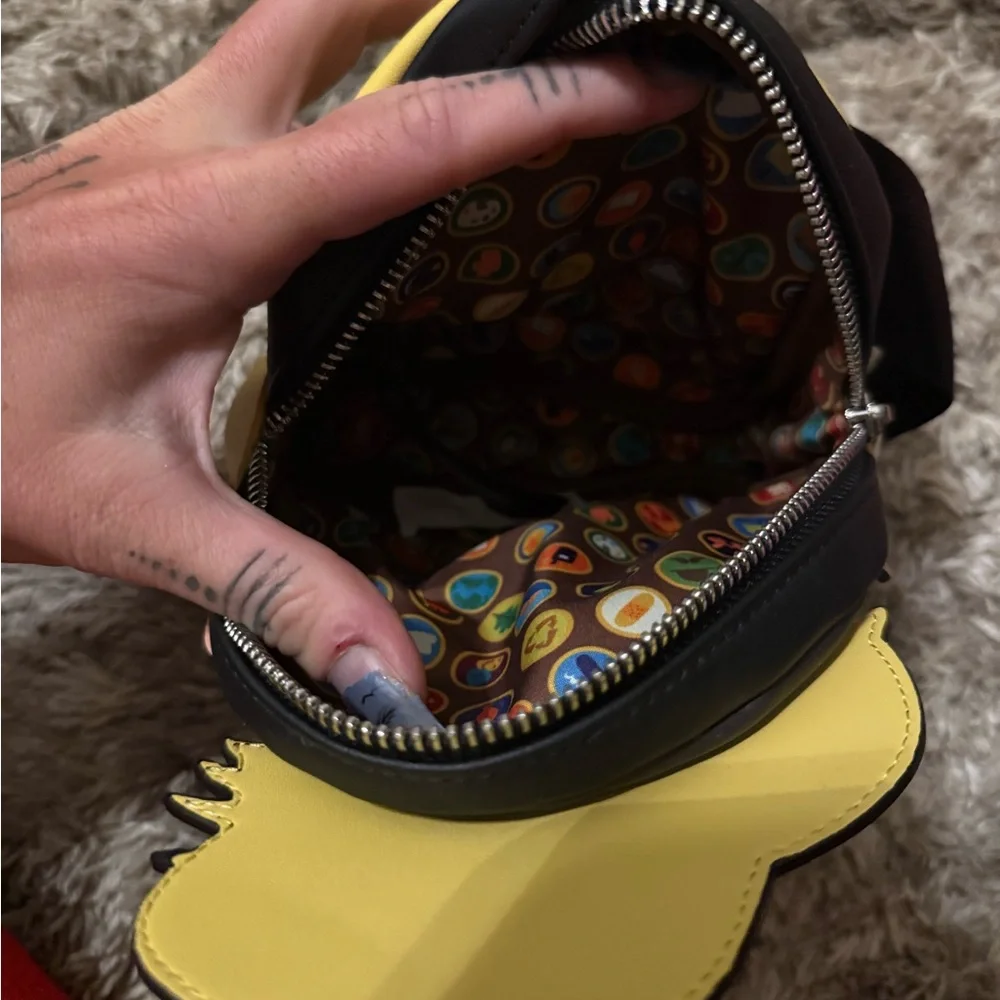 Loungefly UP movie wristlet  Character Crossbody Bag - Yellow and Black RARE - Picture 11 of 11